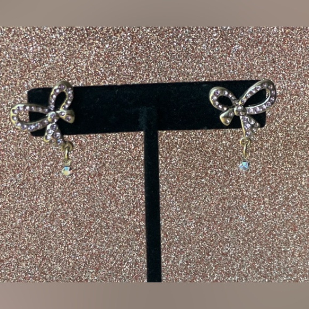 Betsey Johnson Tzarina Princess Gold Tone Post Earrings W Lavender Crystal Bow